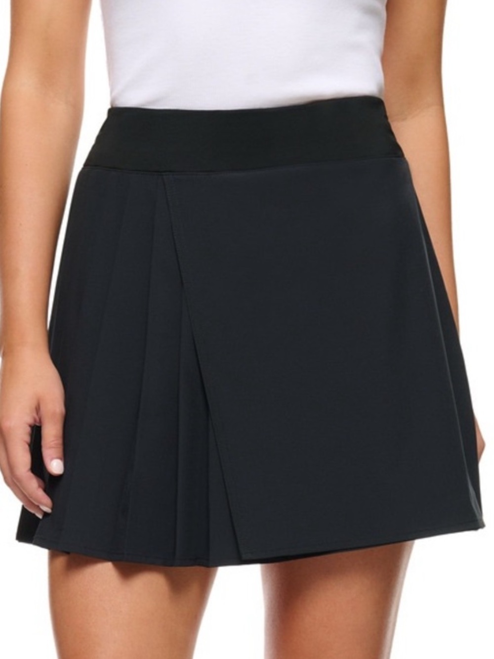 NWOT Lolë Women's Asymmetrical Pleated Skort
Size XS